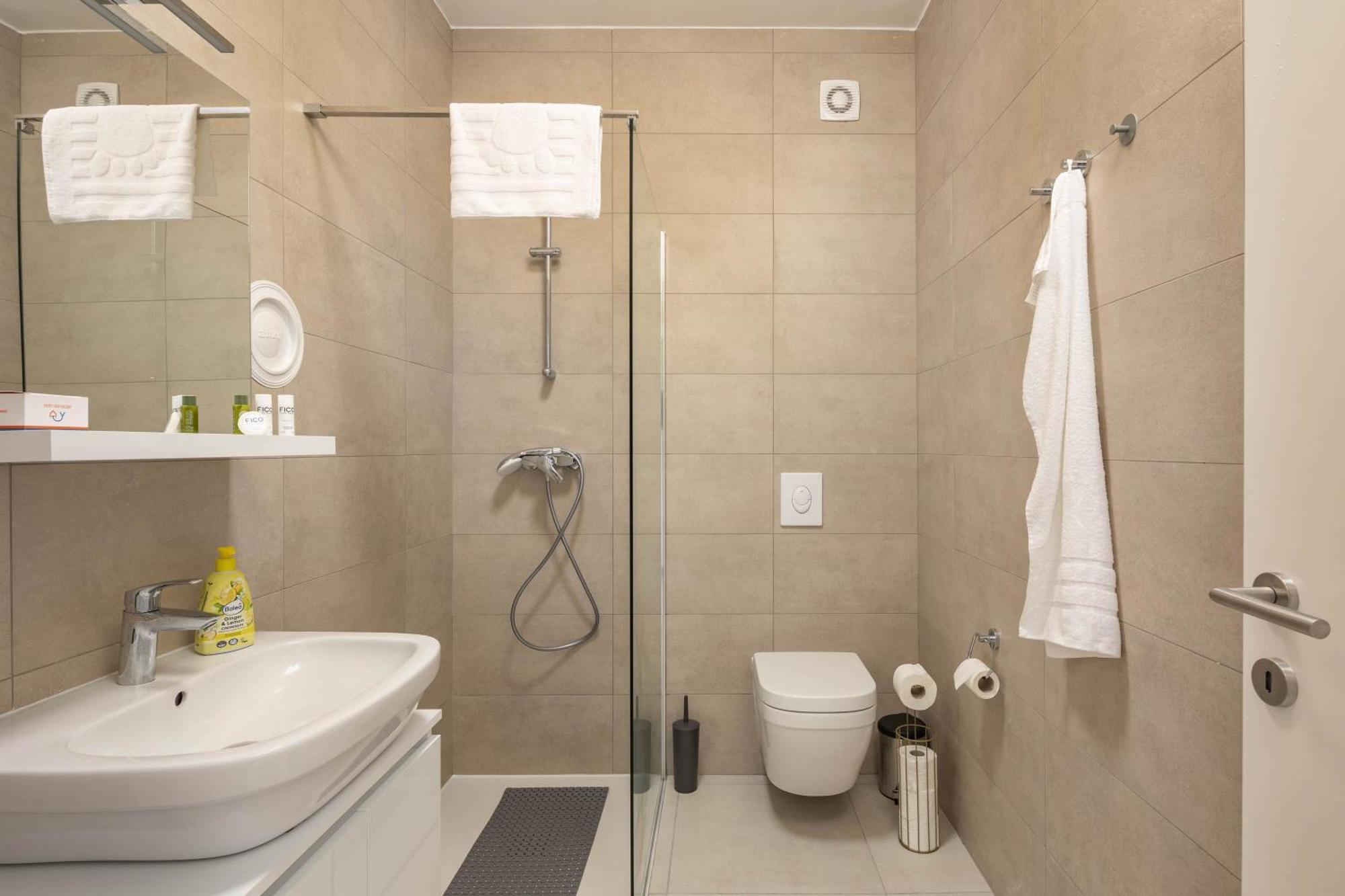 Seafront Villa Andrijana - Happy Rentals プロミン エクステリア 写真